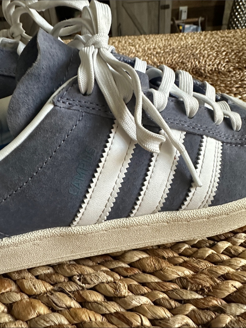 adidas Campus men’s size 8 Suede Sneakers in Slate Blue and White